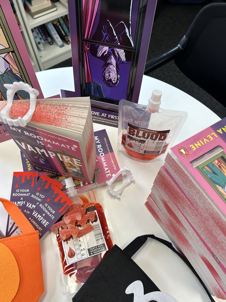 Who wants a BOO BASKET inc a BLOOD sprayed edge for <a href="/jeenonamit/">jeeno || Jenna Levine</a>'s <a href="/centurybooksuk/">Century Publishing</a> 'MY ROOMMATE IS A VAMPIRE' !?🩸🩸

@aphrobooklover and I have TEN BASKETS to give away. Want a BITE? Share this post &amp; let us know your favourite vampire crush for a chance to win🧛📚🩸