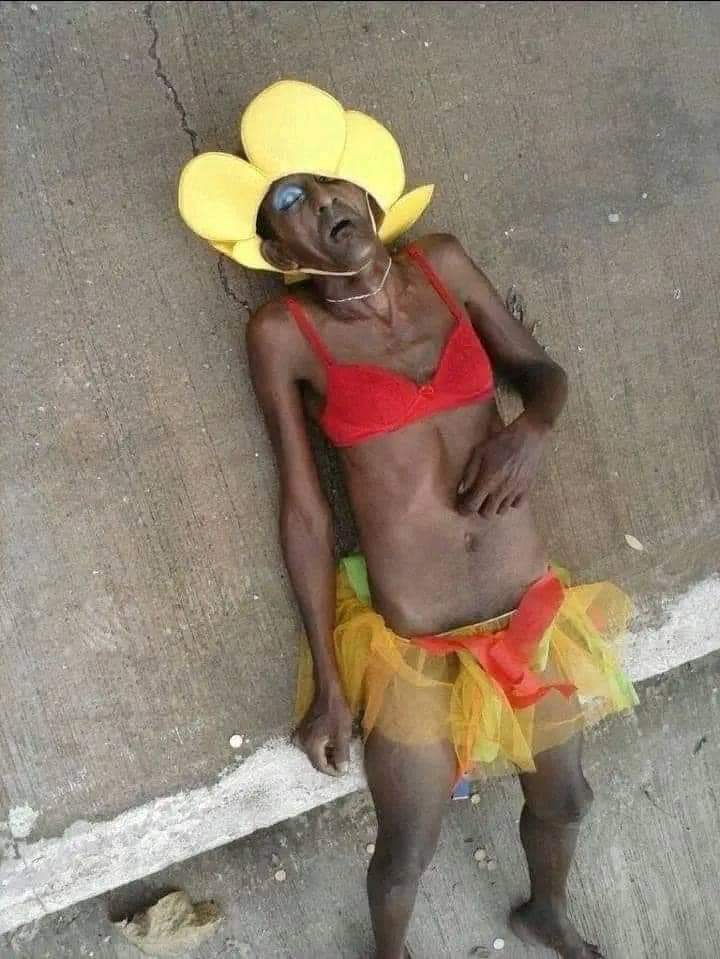Ahí está su flor amarilla💛
