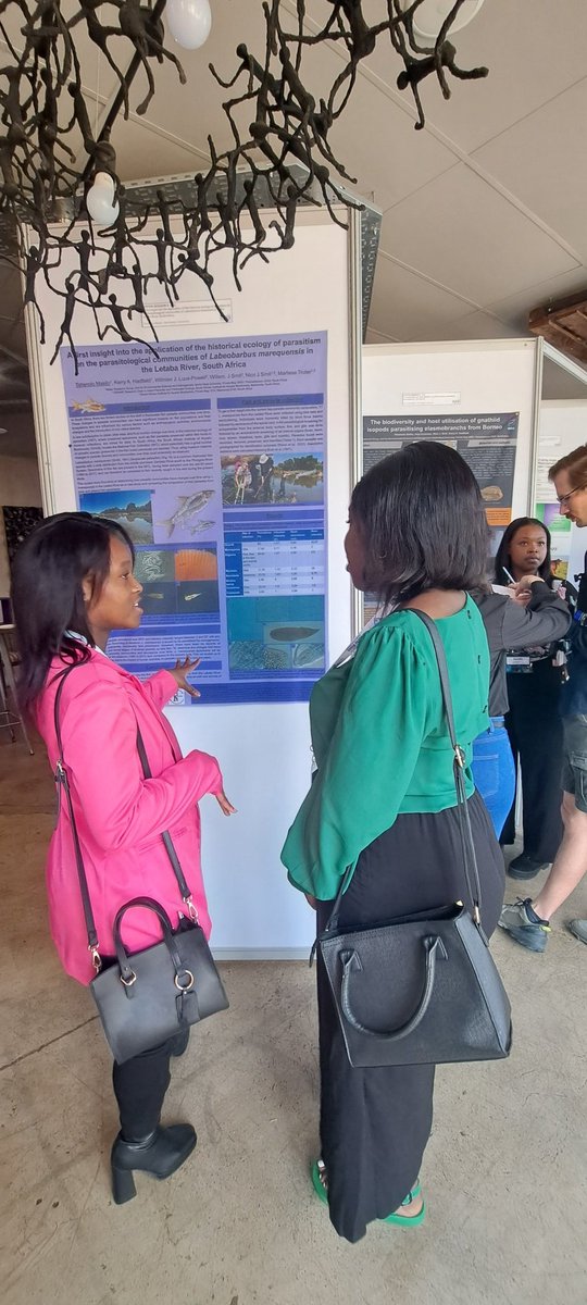 MSc student Tshenolo Masilo presented her poster on the parasites of the large-scale yellowfish #PARSA2023 #WRG