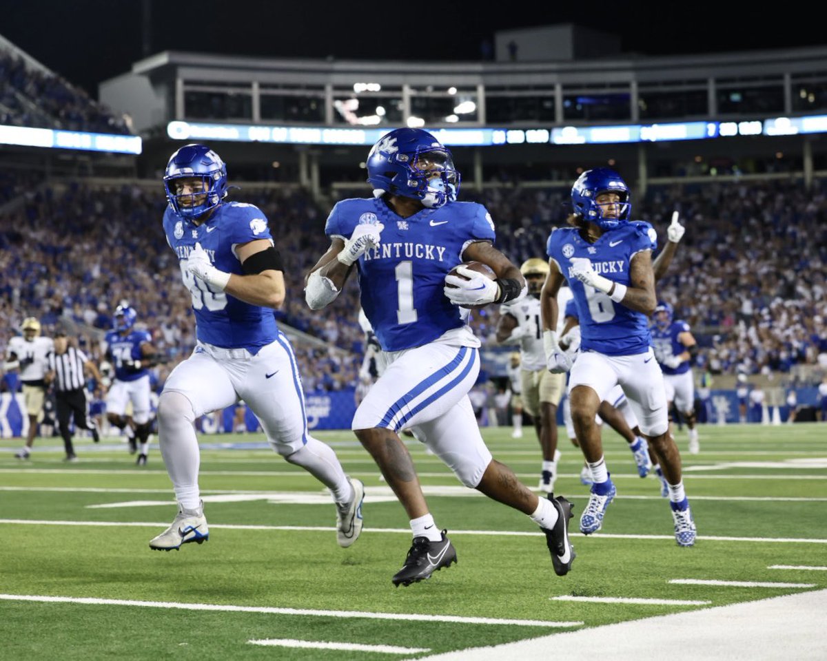 BlueChipsBBN's tweet photo. Alright #BBN… let’s do this again 🫡

The FIRST person to accurately guess Big Ray’s homecoming game Stat-line against Vandy…

- Carries
- Rushing Yards
- Rushing TDs

Wins a NEW KENTUCKY FOOTBALL JERSEY 🔥

🔹 Like 
🔹 RT
🔹 Tag a Friend

Good Luck! Go Cats 😼 https://t.co/MHGyRzGJ2E