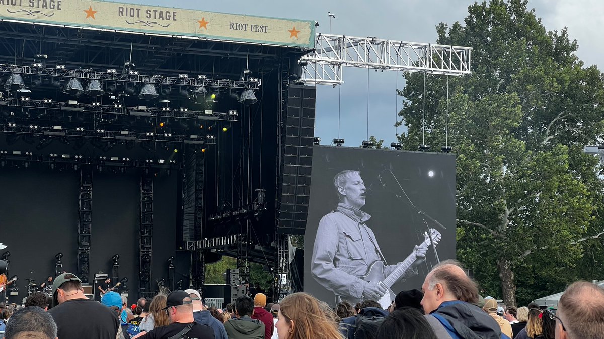 Riot Fest in Chicago: Ride, Dresden Dolls (with Melissa Auf der Maur guest covering Beastie Boys!), Flogging Molly, The Mars Volta … and The Cure… didn’t get too muddy and I was in great company. Happy 🖤