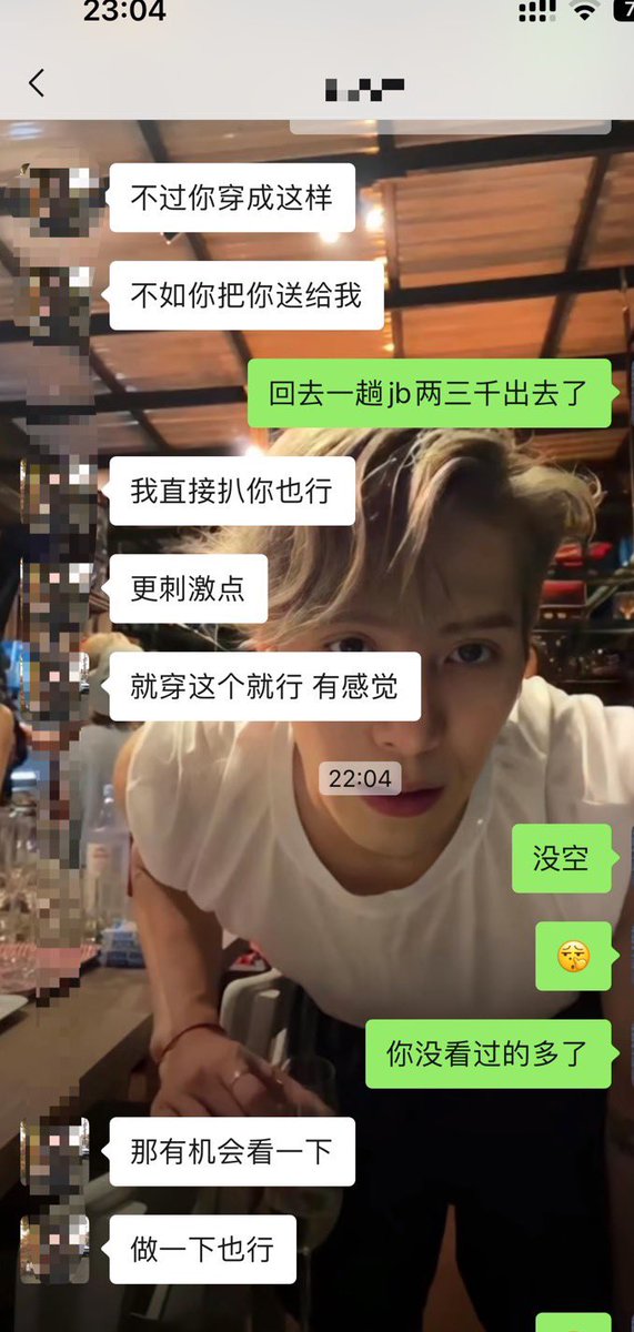 lnTVchenbaba's tweet photo. 🤨准确来说，是四位嗷嗷待���的母🐶 https://t.co/R11HibFdXN