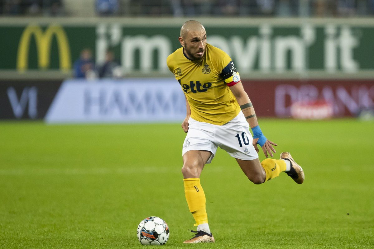 _BeFootball's tweet photo. L’Union Saint-Gilloise 🇧🇪 scrute les profils psychologiques des joueurs avant de recruter. 🧠

Ces dernières années, le club belge a ainsi signé plusieurs joueurs aux parcours accidentés, désireux de se relancer :

🇳🇬 Victor Boniface, qui a sombré dans l’alcool et la dépression après une grave blessure.

🇲🇦 Ismaël Kandouss, ex-coach sportif dans une prison. 

🇲🇹 Teddy Teuma, ancien chauffeur livreur dans la boucherie de son père.

(@lequipe)
