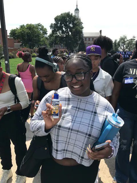 BCTMAGAZINE's tweet photo. Black College Today Tour is in full effect!  Howard University @HowardU was litty🔥! FOR MORE VISIT:👉🏽https://t.co/626yT0oFjG  

#BlackCollegeTodayTour 
#hbcu #blackcollegetodaymagazine #blackcollegetodaytour #Hbcu #hairproducts https://t.co/uln0UfZw8n