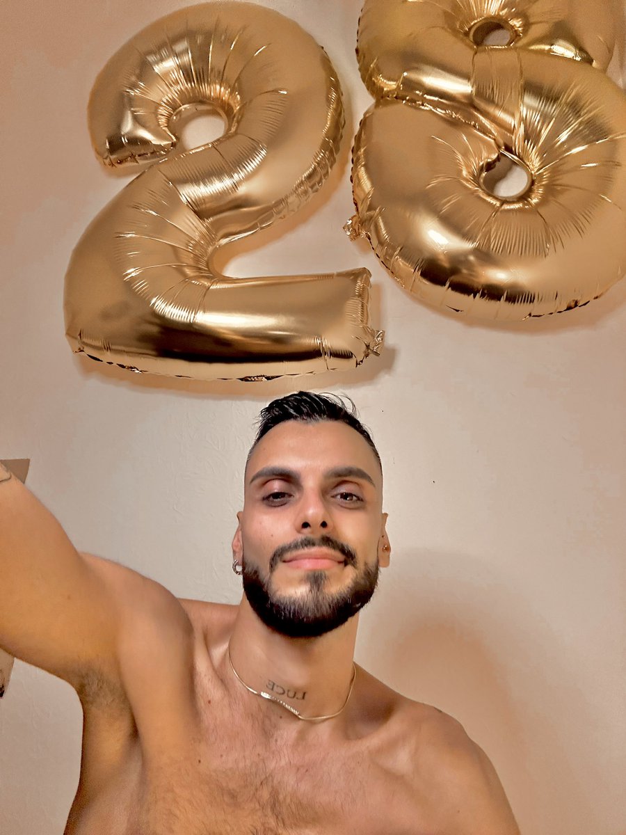 joseph_dp5's tweet photo. #HBDaytome https://t.co/ymeua8pHH9