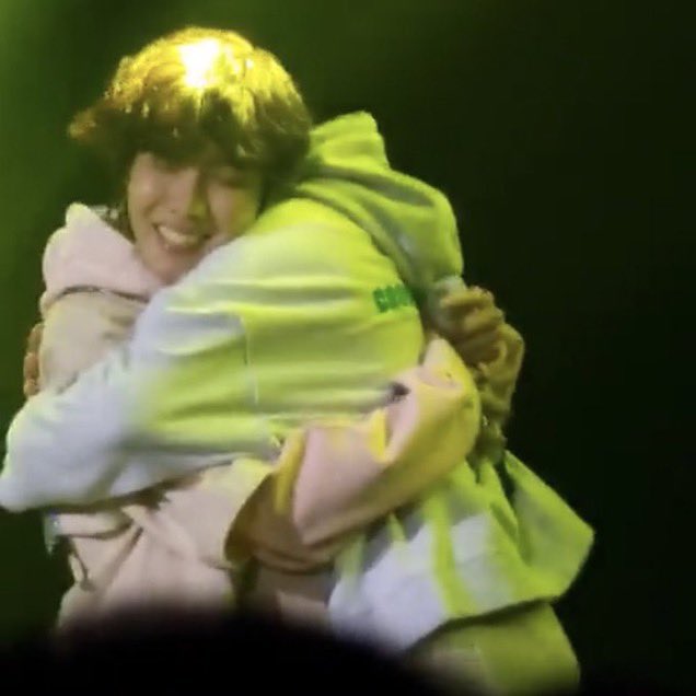 the coolest collab in the kpop industry with the cutest friendship✨

CRUSH X J-HOPE
#1YearWithRushHour
#크러쉬X제이홉_RushHour1주년
#서비호비_히비히비합질러
#jhope