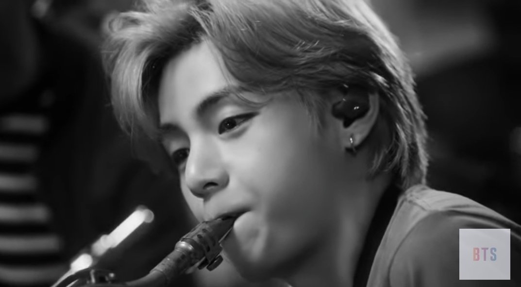 Mariposa732's tweet photo. Kim Taehyung's talent is not just a gift. It is an opportunity to meet emotions that leave an indelible mark on you💚 https://t.co/KQdD9o4FhB