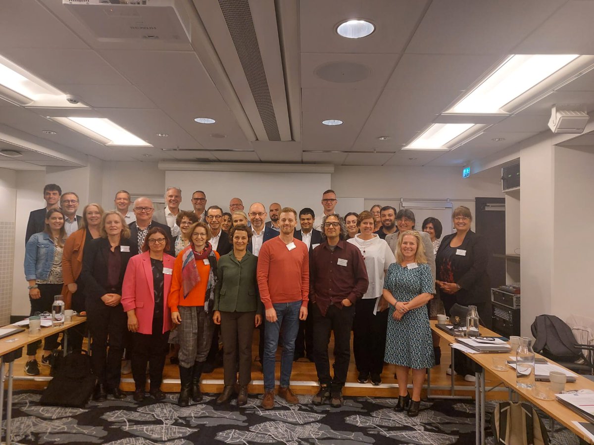 EUScienceInnov's tweet photo. 📢 Intermediaries play a vital role in bridging the gap between research, industry, and society, generating social and economic value from knowledge.

Explore the discussions during the #PolicySupportFacility #MLE #KnowledgeValorisation meeting in 🇸🇪

▶ https://t.co/2hhzM5YVPj https://t.co/ogMbwBBZ5K