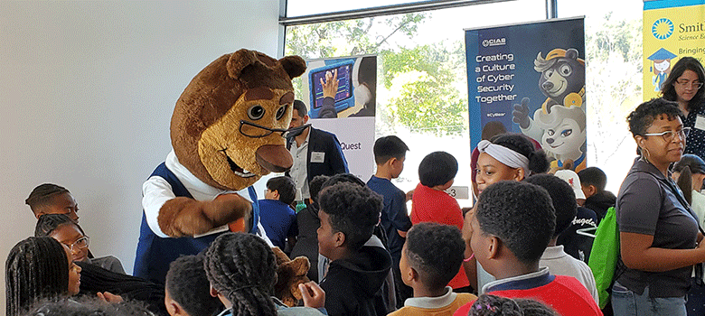Alongside the Department of Center for Infrastructure Assurance and Security, Alan CyBear is visiting Washington, D.C. this week to demonstrate its programs and encourage everyone to practice good cyber hygiene.

Learn more about their work: bit.ly/3rokRUp

#UTSA