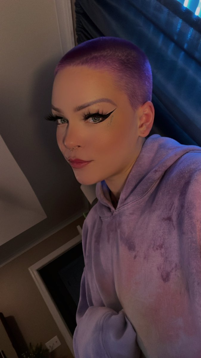 chloe222luff's tweet photo. Help me choose what color hair to rock for spooky szn😫 these are my fav colors to do ⬇️ but feel free to recommend otherssss https://t.co/7VRqqjo98c