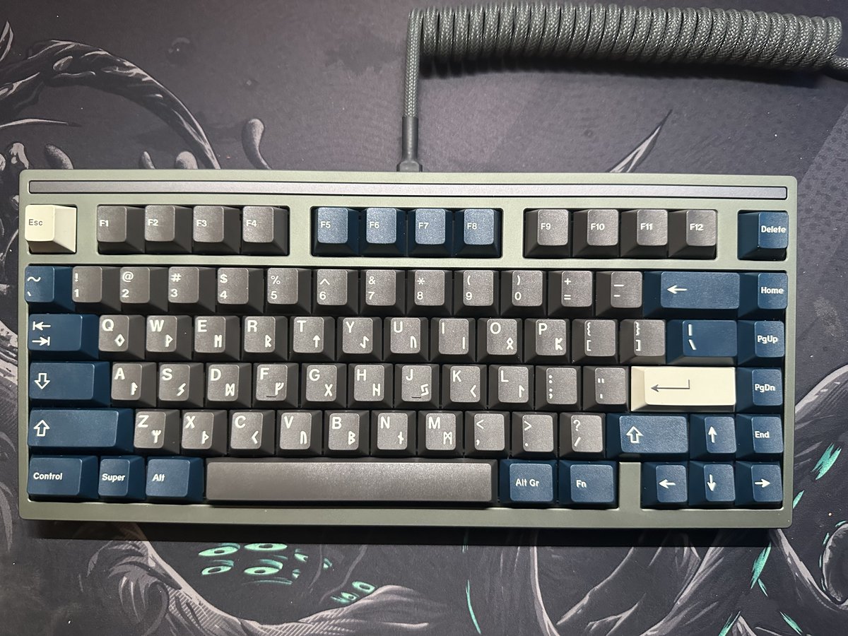 Thorrior's tweet image. I've built a new keyboard. Now I don't need to look up the rune alphabet when playing #Ultima  😀
#UDIC