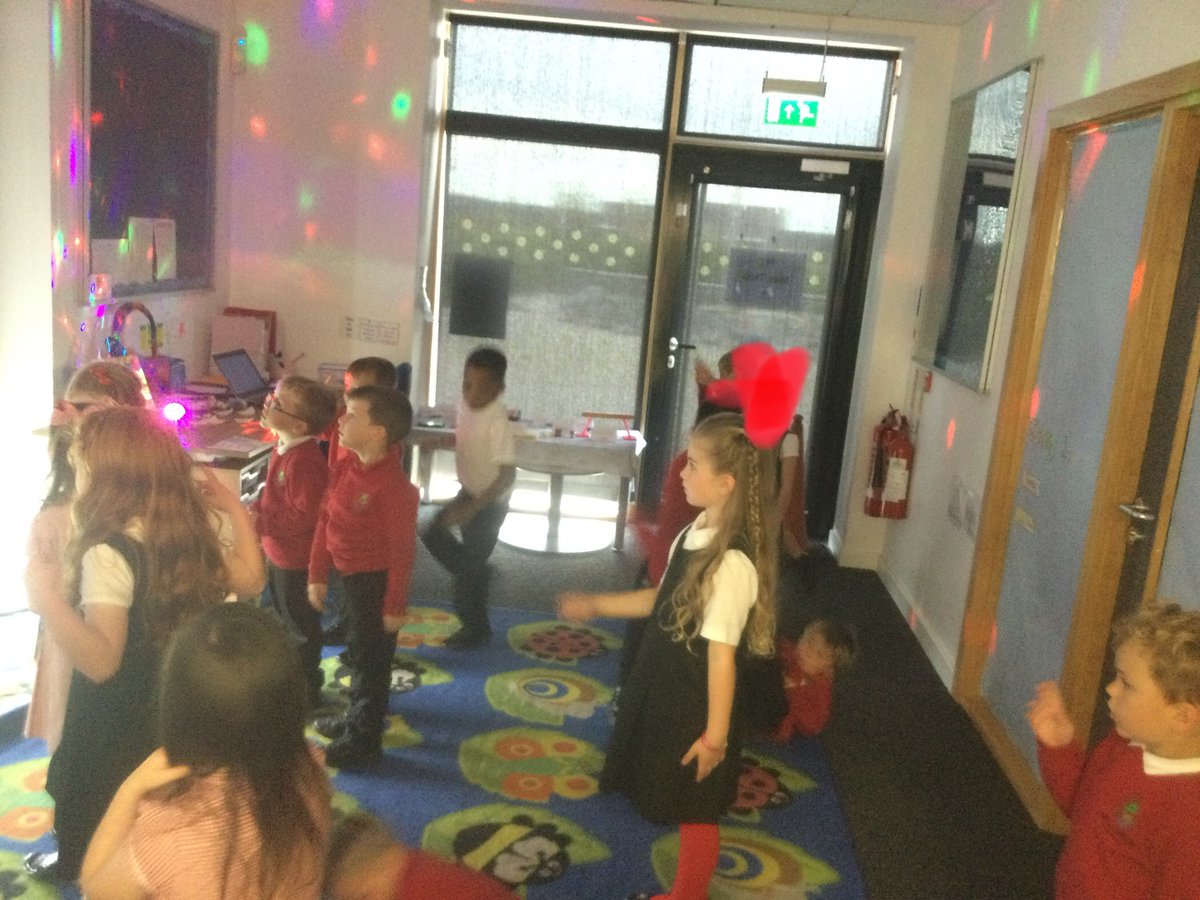 SchoolHillside1's tweet photo. On Tuesday #P1THillside filled their marble jar and chose to have a disco as their treat. πΊπ#soundsofsuccess https://t.co/A24OSYXIsZ