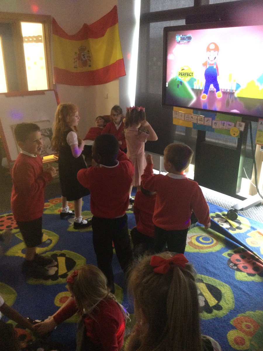 SchoolHillside1's tweet photo. On Tuesday #P1THillside filled their marble jar and chose to have a disco as their treat. πΊπ#soundsofsuccess https://t.co/A24OSYXIsZ