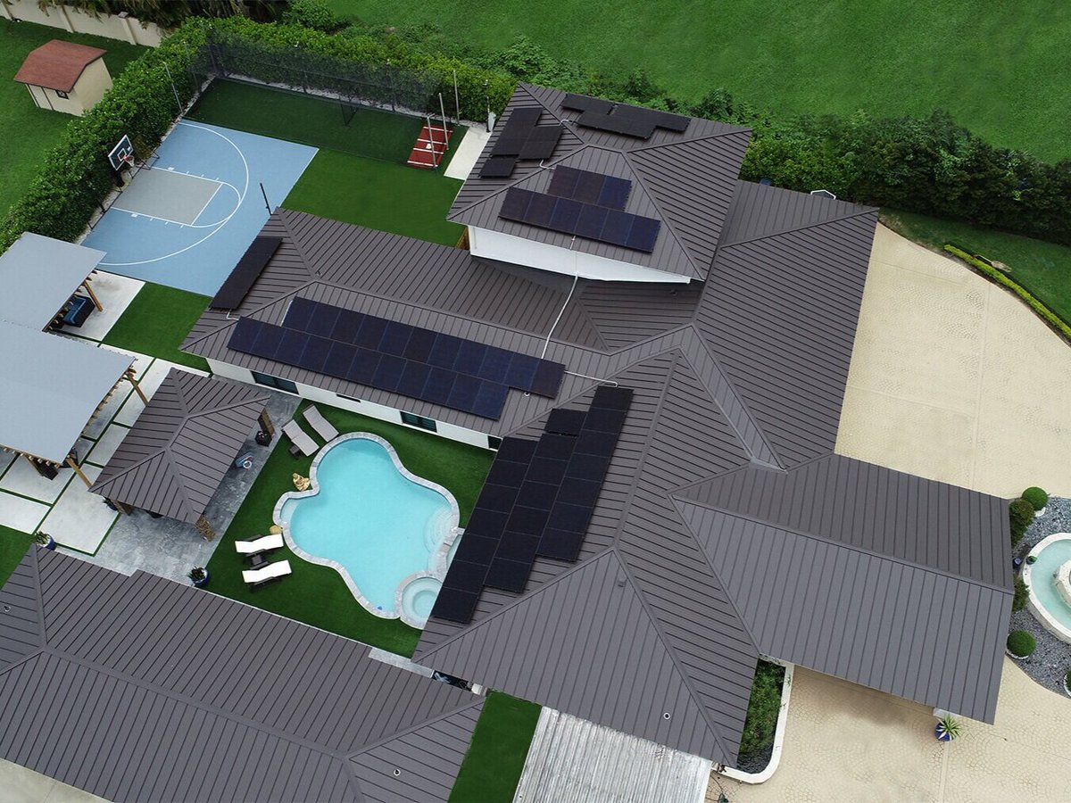 Turn your home into a power-house. 🏡💡⚡

Solaria’s high-output solar panels deliver maximum energy production in a streamlined, all-black design. Learn more: brnw.ch/21wCO63

📸 Installation by Cutler Bay Solar Solutions
