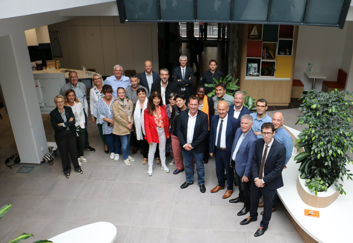 ocapiat's tweet photo. ✍️ Signature d’une convention de partenariat entre #OCAPIAT et le Mouvement des MFR, ce jeudi 21 septembre dans les locaux d'OCAPIAT
💡 Pour en savoir plus, le communiqué de presse est en ligne : https://t.co/DBcT4J24Rp https://t.co/Q4Tkd0eI3i