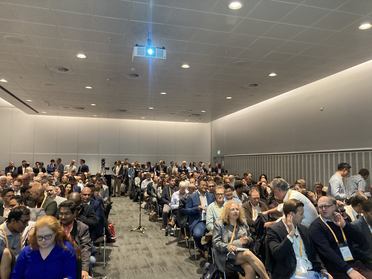 Full house at the <a href="/BSCOS_UK/">British Society for Children’s Orthopaedic Surgery</a> trauma session yesterday!!! An honour to talk alongside some great colleagues <a href="/BritOrthopaedic/">BOA</a>