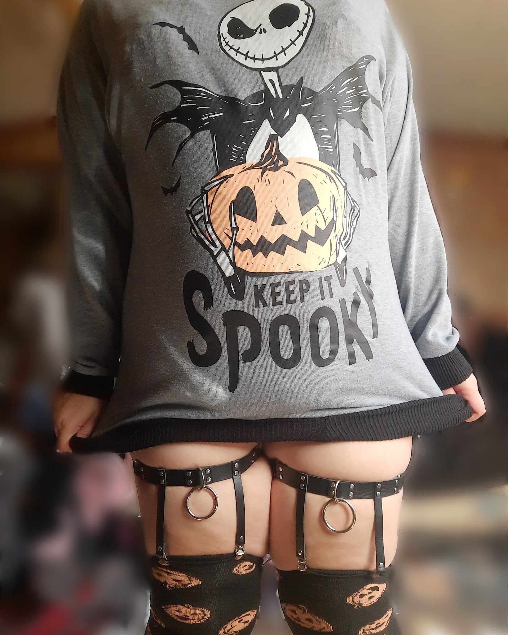Almost spooky season! What are you going to be this year ? #spookymonth #SPOOKYPUMPKIN2023 #goth #gothy #creepycute #THICK #thicktighs #tighhigh https://t.co/NRndGFwkQ1