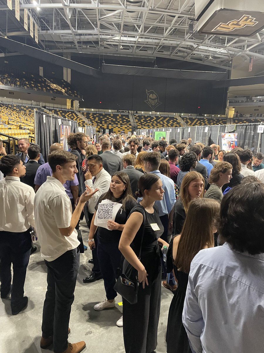 pdosal's tweet image. Nearly 3,500 career-ready Knights and over 300 employers attended the Internship and Career Fair at Addition Financial Arena today. Go Knights!  #studentsuccess @UCF
