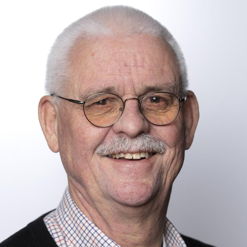 Ton van der Vossen draagt fractievoorzitterschap over aan Nino de Lange #Vught pvda-gl.nl/ton-van-der-vo…