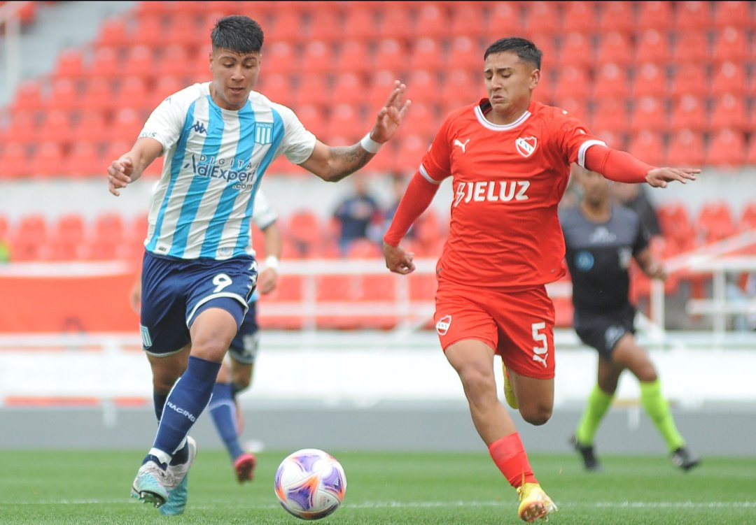 DataAcademia's tweet image. ¡SE LES ESCAPÓ EN EL FINAL! 😔

@RacingClub perdió 1️⃣-0️⃣ con @indd, por la fecha 7️⃣ de la #CopaProyección 🏆.

⚽️ Javier Ruiz

#vamoslospibes