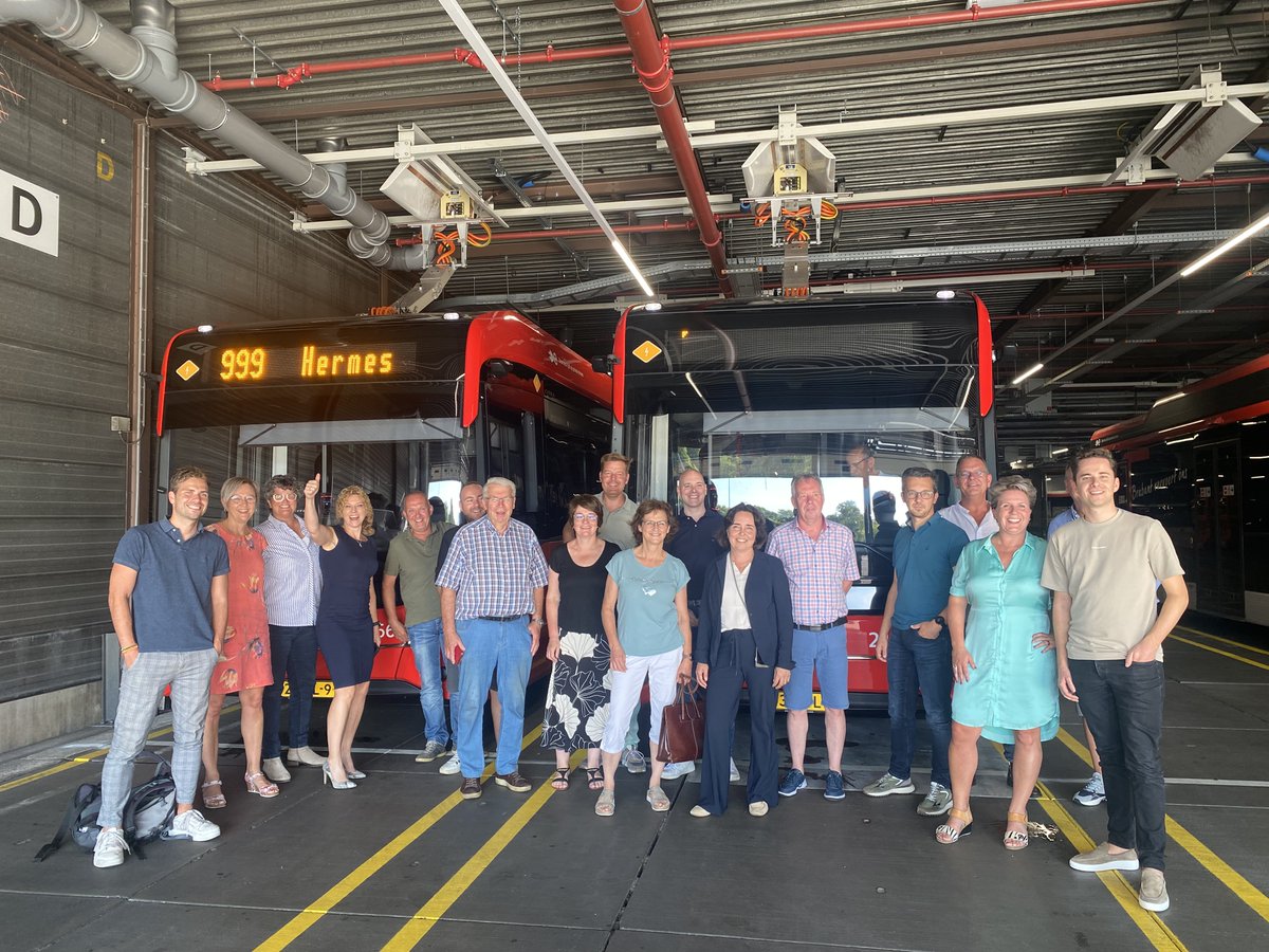 Samen met CDA-collega's uit de regio op bezoek bij busbedrijf <a href="/HermesOV/">Hermes</a>. Daar gingen we met elkaar in gesprek hoe we het busvervoer in de regio flink kunnen versterken. Want wij vinden dat de bus vaker moet rijden, zowel in de steden als in de dorpen. Wordt vervolgd! 🚌