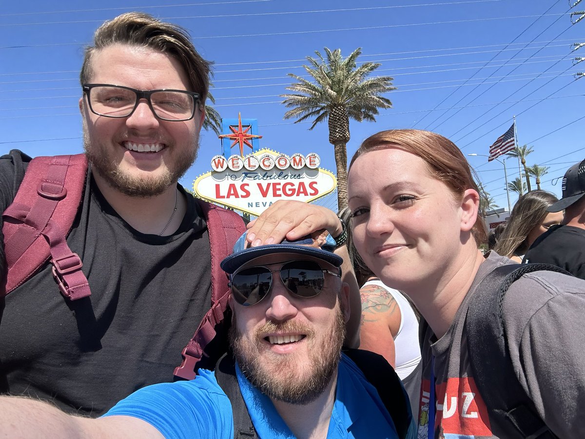 DaCrabsMTG's tweet image. We (and Gary) have arrived in Vegas. See you at #MCVegas! Come by the @magikidsMTG booth and say hello! #magicthegathering #mtg @weirdcards @JudgeAcademy @wizards_magic @PlayMTG @SD_Sharpie