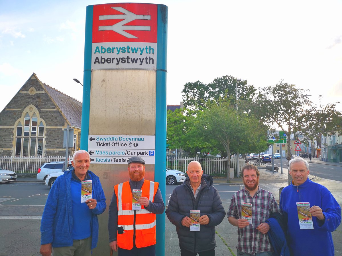 Elfed Wyn reaches Aberystwyth on his epic 10-day walk from Bangor▶️Cardiff highlighting the need to re-open the west Wales rail corridor.