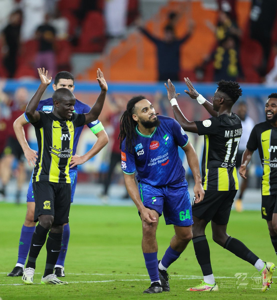ittihad's tweet photo. 📸 احتفالات كانتي بهدفه النموذجي 🌟⚽️
#الاتحاد_الفتح 
#نحلم_ونحقق https://t.co/rAAf9dz3sz