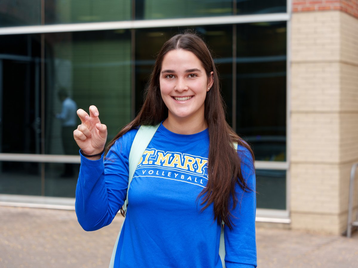 StMarysU's tweet image. Loving these #SpiritThursday looks. #StMU