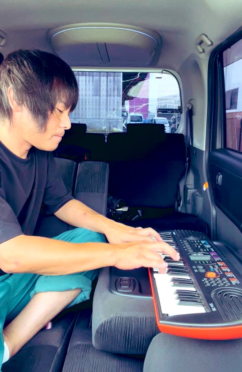 tomsan126's tweet photo. おはようございます☀️
���力が無駄になるのは
続けなかったから
ひとつのことを
やり続けることで���才となる
(たぐちひさと)
今日は京都府宇治市へ🚚イッテキマース
お喋り&30年ぶりに🎹弾いてみた動画です
皆様 良き日になりますように🍀
#名言 #CASIO #SA76
#GetWildを弾いてみた https://t.co/wsbVBBSJBa