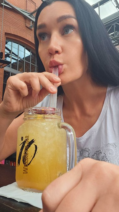 Two straws are better https://t.co/HQvFfxsbFD