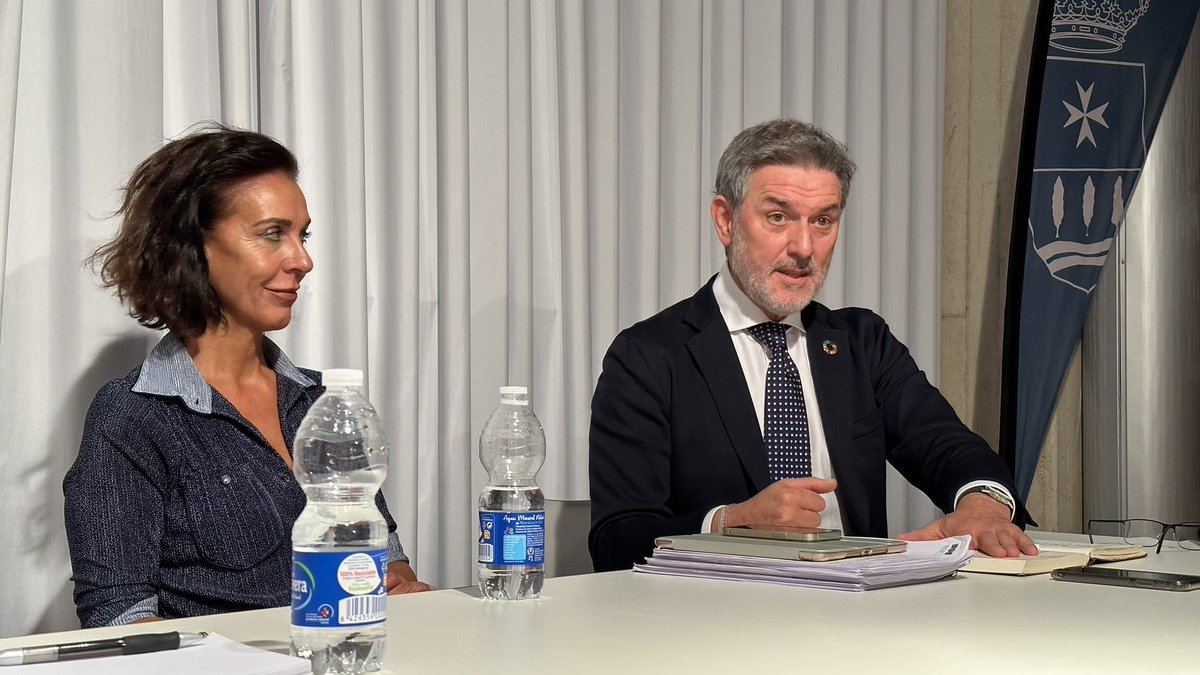 Agradecemos a los ponentes por la magnífica charla sobre Vivienda. 

👉 <a href="/ana_ridruejo/">Ana Casado Ridruejo</a> nos ha hablado del Plan Estatal de Vivienda 2022-2025

👉 <a href="/jlvazquezpaz/">José Luis Vázquez</a> es importante elaborar un plan estratégico ¿qué queremos?. Los Aytos condicionan las políticas de vivienda.