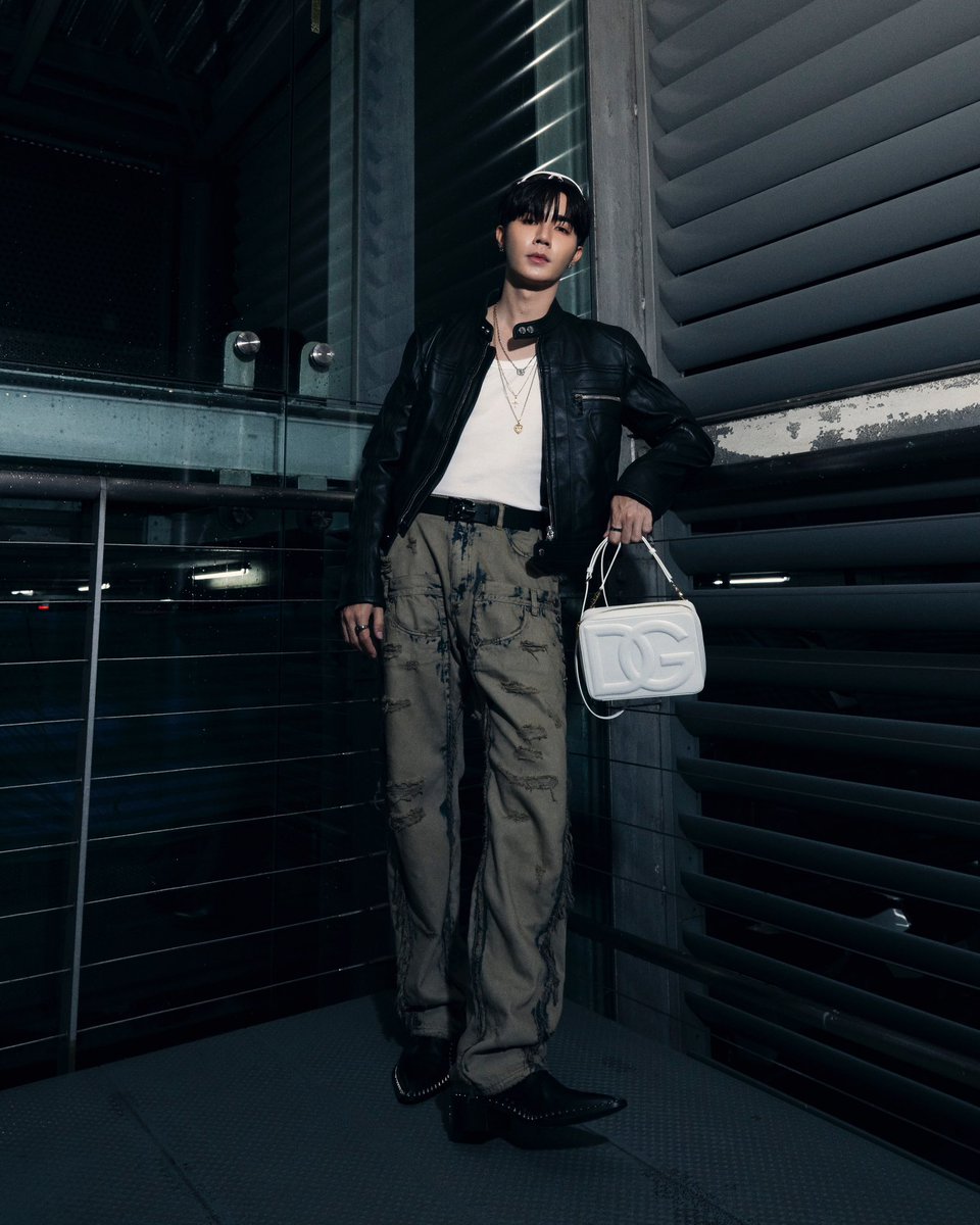 zee_pruk's tweet image. Milan Fashion Week, here I come!

Can’t wait to see everyone there 🙌🏻

ฝากเป็นกำลังใจให้กันด้วยนะ ทางนี้เองก็จะทำให้เต็มที่เช่นกันครับ 💪🏻

ZEEPRUK GO TO MILAN FW

#DGxZeePruk
#DolceGabbana

@dolcegabbana