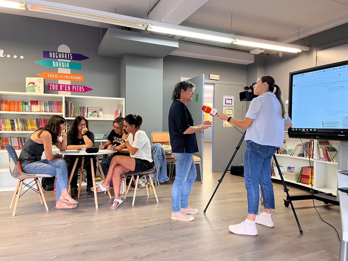 EscolaGiroi's tweet photo. @VOrientalTv fa notícia de l’arrencada del projecte #FAIG del @cesirecat a la nostra escola https://t.co/m042mqedhG https://t.co/Ot6xlAnEdZ