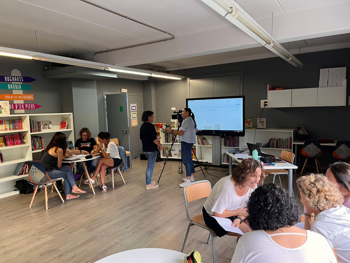 EscolaGiroi's tweet photo. @VOrientalTv fa notícia de l’arrencada del projecte #FAIG del @cesirecat a la nostra escola https://t.co/m042mqedhG https://t.co/Ot6xlAnEdZ