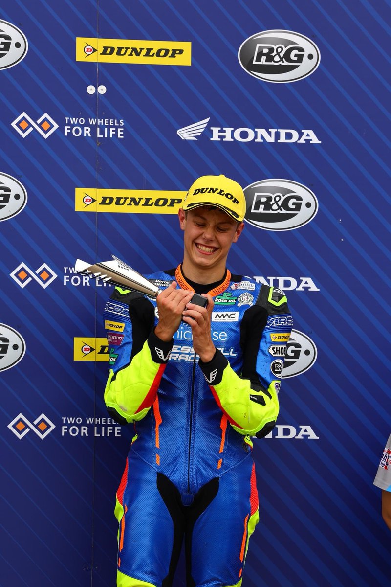 Robert Dessoy tweet media