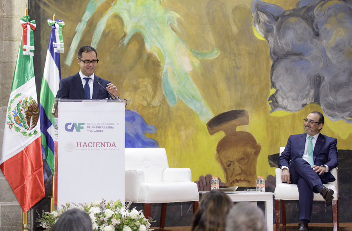 GabrielYorio's tweet photo. Fue un honor participar en la presentación del informe de la @AgendaCAF sobre “Desafíos globales, soluciones regionales: América Latina frente a la crisis climática y de biodiversidad”.

Dentro de este marco, presentamos la primera acción de la Estrategia de #FinanciamientoSostenible. En colaboración con #CAF, trabajaremos en una herramienta financiera enfocada en objetivos climáticos y sociales.

Dada la actual coyuntura global, en la que Bancos Multilaterales están adaptando sus herramientas financieras para enfrentar retos globales, destaca el innovador esfuerzo de la CAF, posicionándose a la vanguardia de estas instituciones.

Queremos pilotear el proyecto para que la región pueda aprovechar esta herramienta innovadora en pro del medio ambiente y el bienestar social.