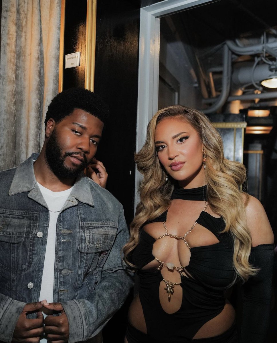BarazUpdates's tweet photo. Alina &amp; Khalid last night at her show in LA ✨ https://t.co/P4f9nPKhK0