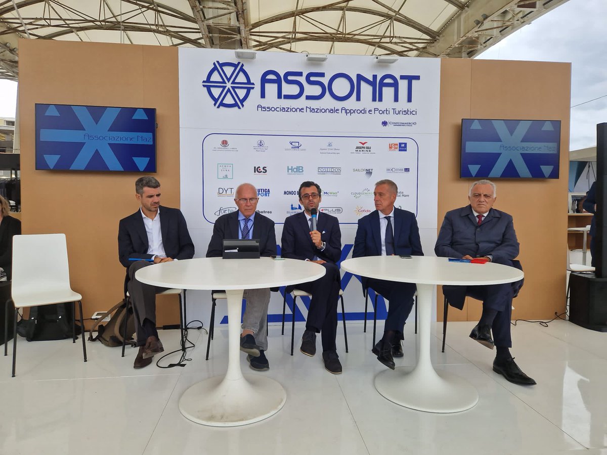 GiovanniAcam's tweet photo. Oggi sono intervenuto alla conferenza stampa di presentazione dei #BlueMarinaAwards a #Genova. Un premio, giunto alla sua seconda edizione, nato da un'intuizione valida che nel corso del cammino è riuscito ad attrarre partner di eccellenza provenienti da tutta Italia. https://t.co/4D6qHvpAo0