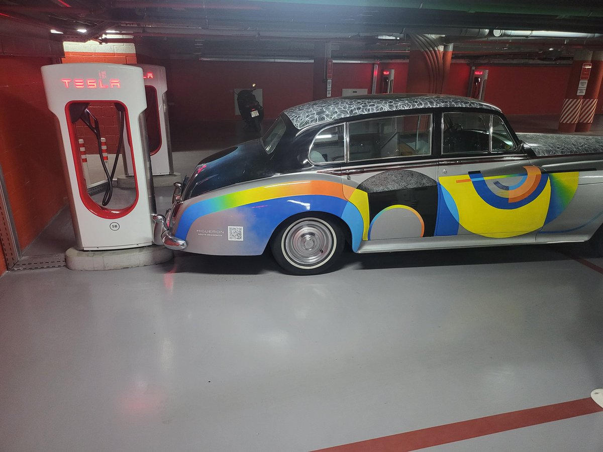 jean_steffe's tweet photo. Bravo por el @HigueronResort !!! Ahora bloquean 2 cargadores a la vez !!!
@ClubTeslaES cuanto civismo de esa gente... llevan años con la misma tontería... Cuando @Tesla tomará medidas? @AsociacionAUVE @AUVE_Madrid @joseenpeco @Alandbru @mrosastw https://t.co/oJsLrelTb3
