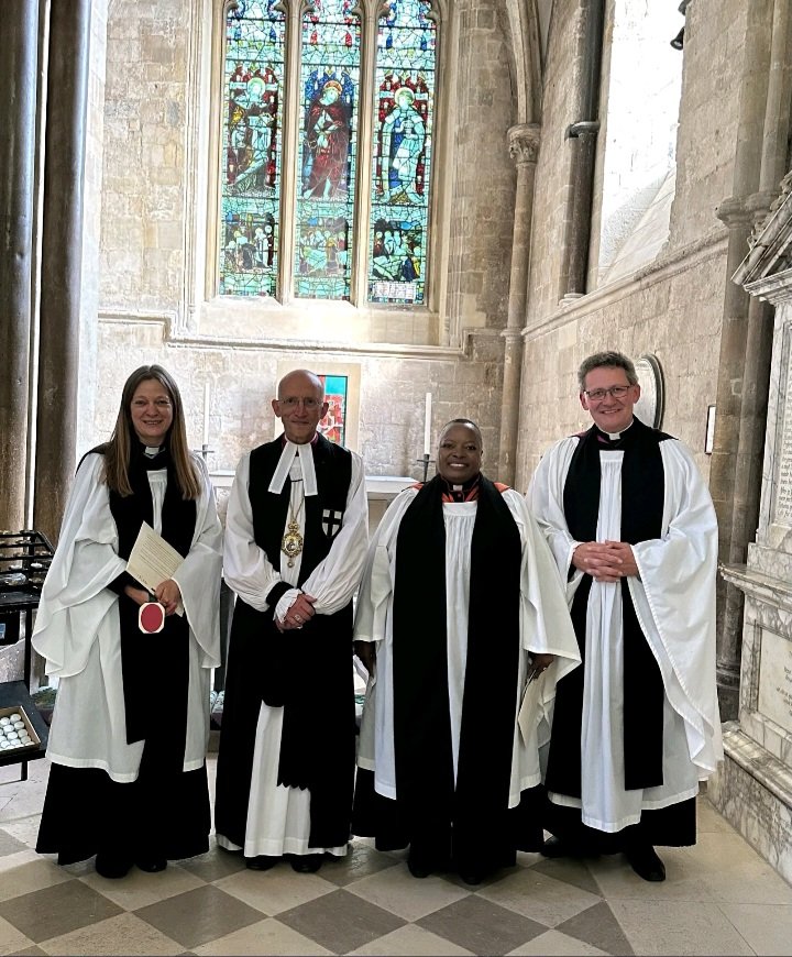 Congratulations on your achievements to Revd Martha Mutikani, who was installed as the first BAME woman canon at Chichester Cathedral on Sunday 19 September 👏🏽🙌🏾👏🏽🙌🏾👏🏽🙌🏾 @nhs_scft @SPFT_NHS @ShingiMN @debsburchett #bame #ethnic #cathedral #chichester #westsussex #faith