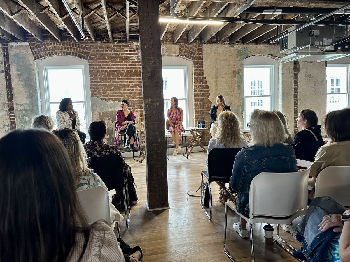 traciefrazier's tweet photo. Had a great time with this group of #CREwomen touring Southtown and #ATL at #CREWconvention @CREW_Network https://t.co/52fYmJLqQt