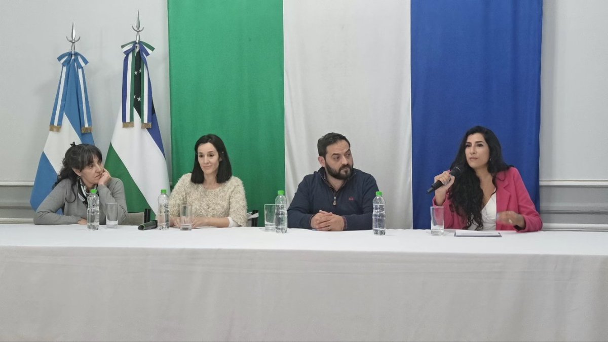 GenerosRn's tweet photo. #GenerosRN | 📍 En el salón gris de la Casa de Gobierno se realizó la entrega de tablets a las promotoras y promotores territoriales de género y diversidad de las localidades de la zona Atlántica y Valle Medio de la provincia. https://t.co/BuMGcFFBbX