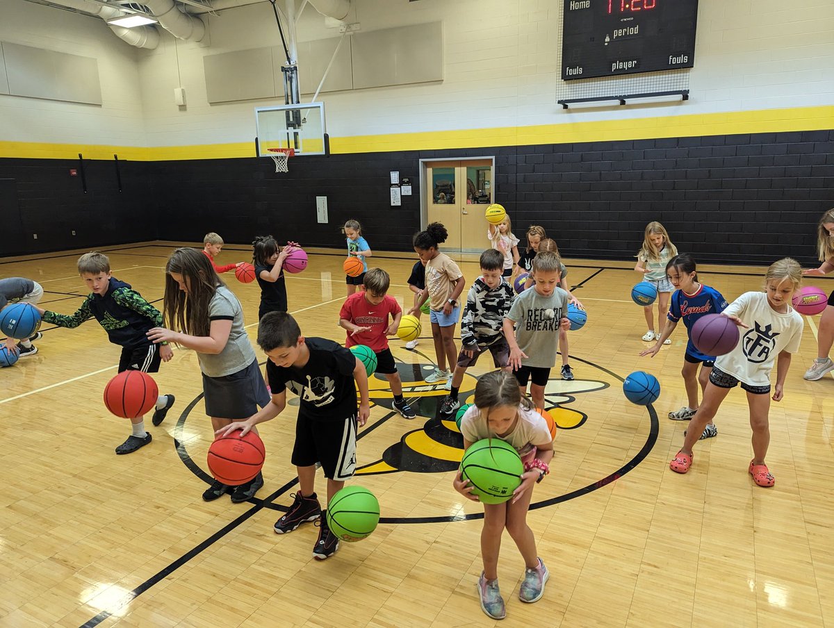 Three Rivers Elem. 3rd graders in Mrs. Walker's class, working on dribbling skills today, in PE 🔥