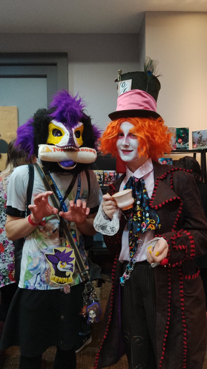 MetalGearHazumu's tweet photo. Mad as a Hatter.

#SheffieldAnimeandGamingCon #SheffieldAnimeandGamingCon2023 #Furry #Fursuit #Fursuiter #Fursuiters #RaptorMask #RaptorMasks #FurryFandom #Fursona #FurryOC #FurryCommunity https://t.co/l9OsjwXqwe