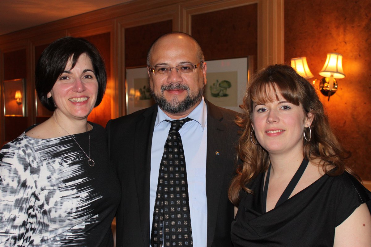 🎂Walter Zelaya, notre cher directeur, fête ses 20 ans à la tête de MÉMO-Qc! Un énorme MERCI à toi Walter pour ces années d'engagement, d'enthousiasme et de persévérance à défendre la cause des blessés médullaires. 🌺