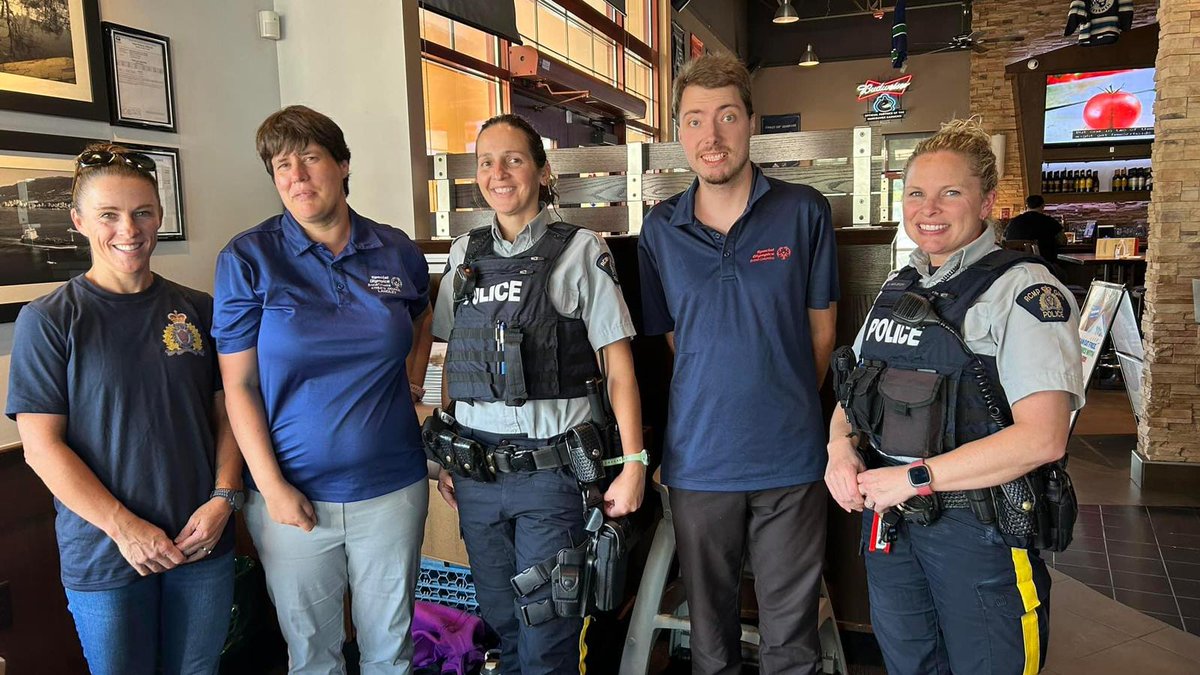 LangleyRCMP's tweet image. Thank you to everyone who came out to Boston Pizza yesterday in support of Special Olympics BC! 

We look forward to the next Cops, Pops and Pizza event!

#langleyrcmp #specialolympics @sobcsociety