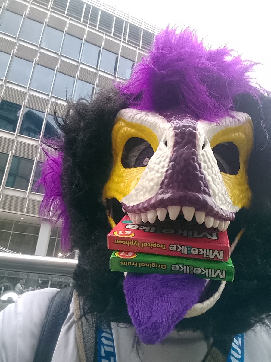 MetalGearHazumu's tweet photo. After that I had my own tea party.

#SheffieldAnimeandGamingCon #SheffieldAnimeandGamingCon2023 #Furry #Fursuit #Fursuiter #Fursuiters #RaptorMask #RaptorMasks #FurryFandom #Fursona #FurryOC #FurryCommunity https://t.co/1nrDI9rQrt