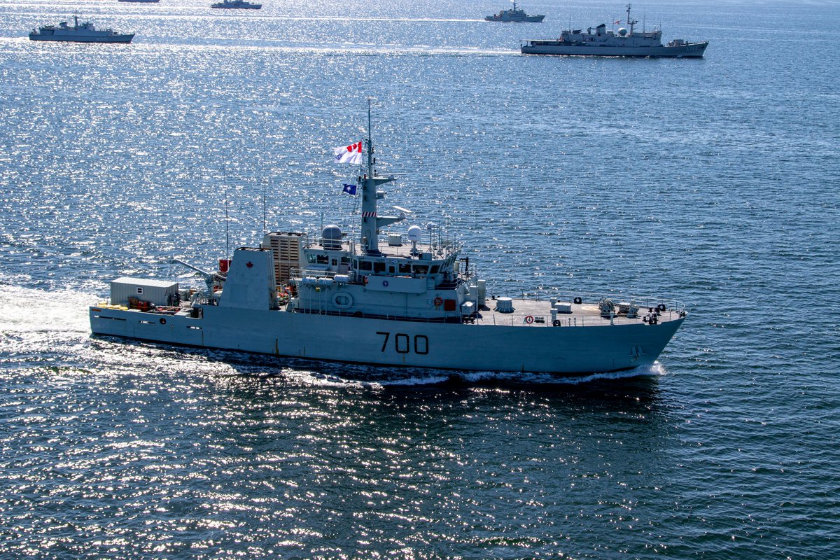 RoyalCanNavy's tweet photo. Today in 1996 – 1st of its class, #HMCSKingston was commissioned and the first ship to be built in #Halifax in 32 years. Kingston can conduct coastal patrols, minesweeping, law enforcement, pollution surveillance and response, as well as search and rescue duties. https://t.co/9KrVHusoLO