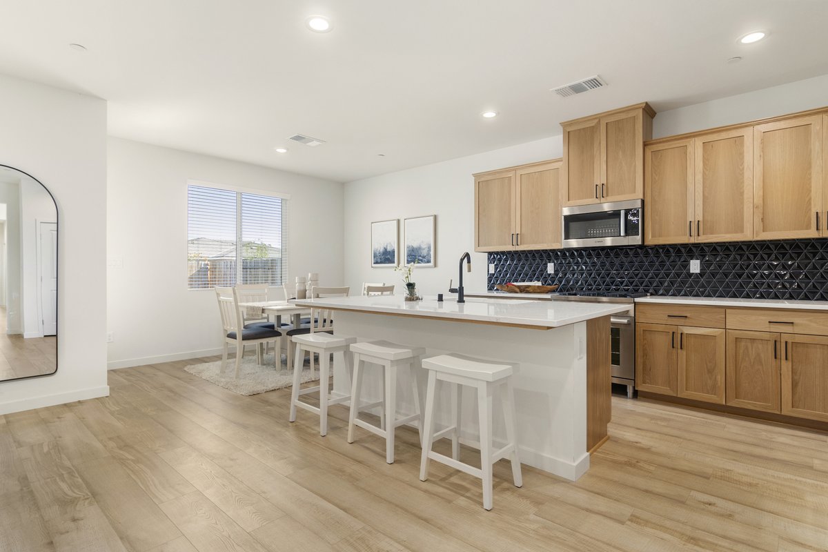 morfurniture's tweet image. Ready for cozy gatherings 🍂 #kitchenstools #diningstools

Shop The Americana Counter Height Stool: cur.lt/c7gd639kl